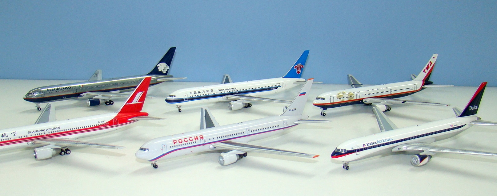 Flight Miniatures Boeing 767-300 House Colors 1981 Demo Livery 1:200 Scale Display Model