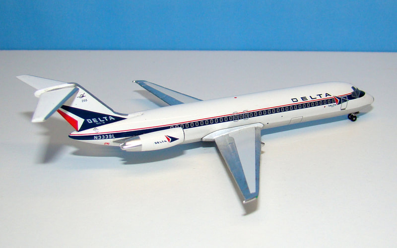 WIDGET LIVERY TAXING 20 X 16 LARGE PHOTO DELTA  MD 11 Details about   DELTA AIR LINES 
